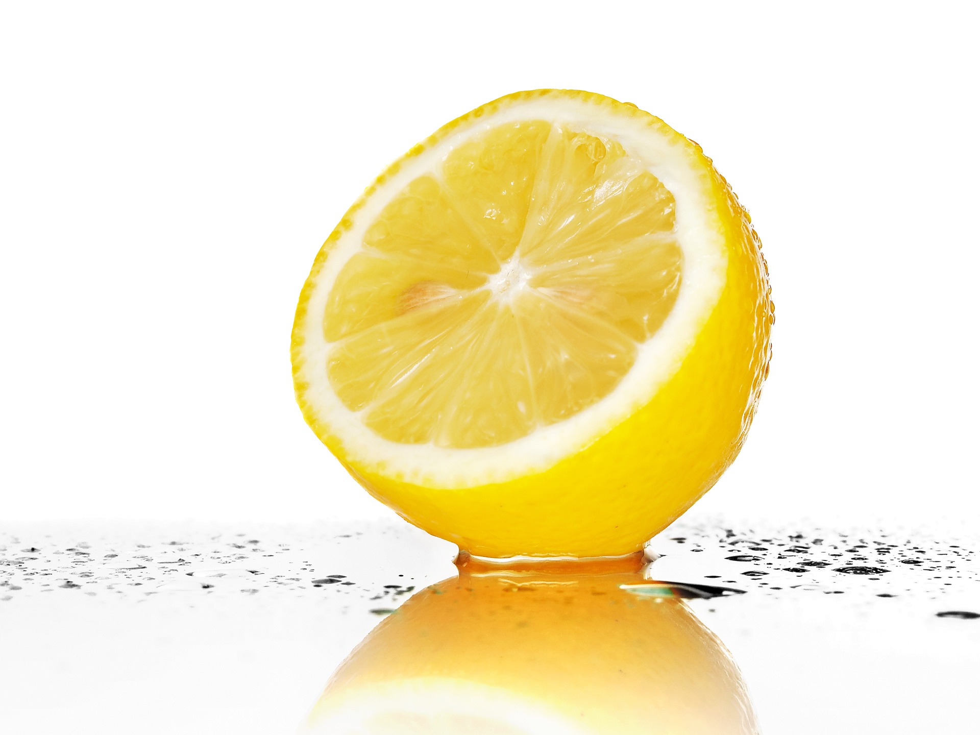 A Year of Natural Health &amp; Beauty Tip #9: Use Lemon to 