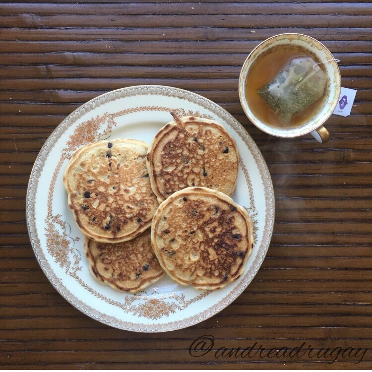 Gluten-free pancakes with stevia-sweetened chocolate chips